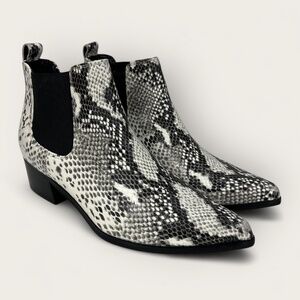 Blondo Womens Snakeskin Waterproof Ankle Bootie Pointed Chelsea Boots Sz 9M Fall